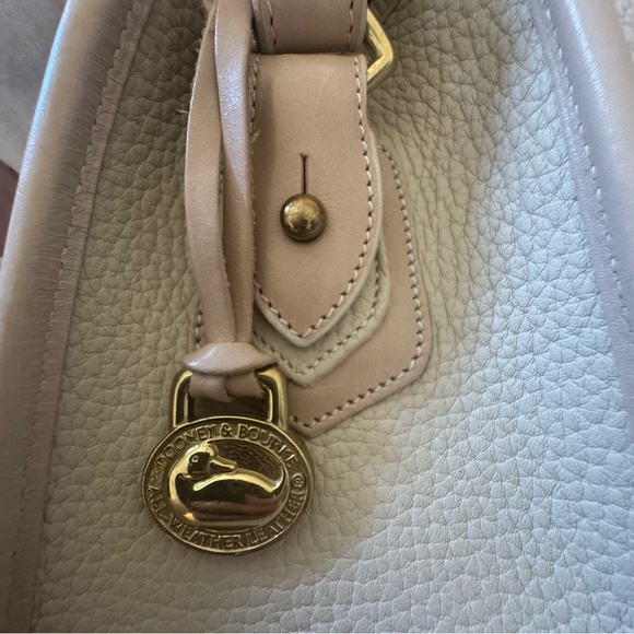 RARE Vintage Dooney & Bourke Leather Lockhart Crossbody Purse | Tan |Made in USA - Picture 4 of 16